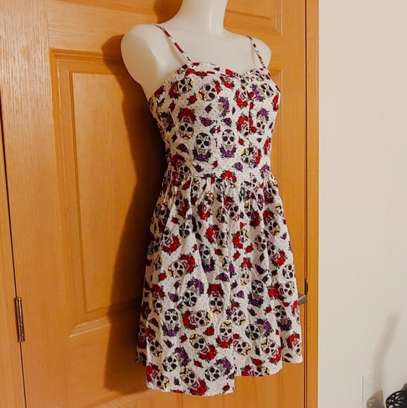 Hell Bunny Pin-up Rockabilly Skull and Roses Dress - Picture 4 of 8